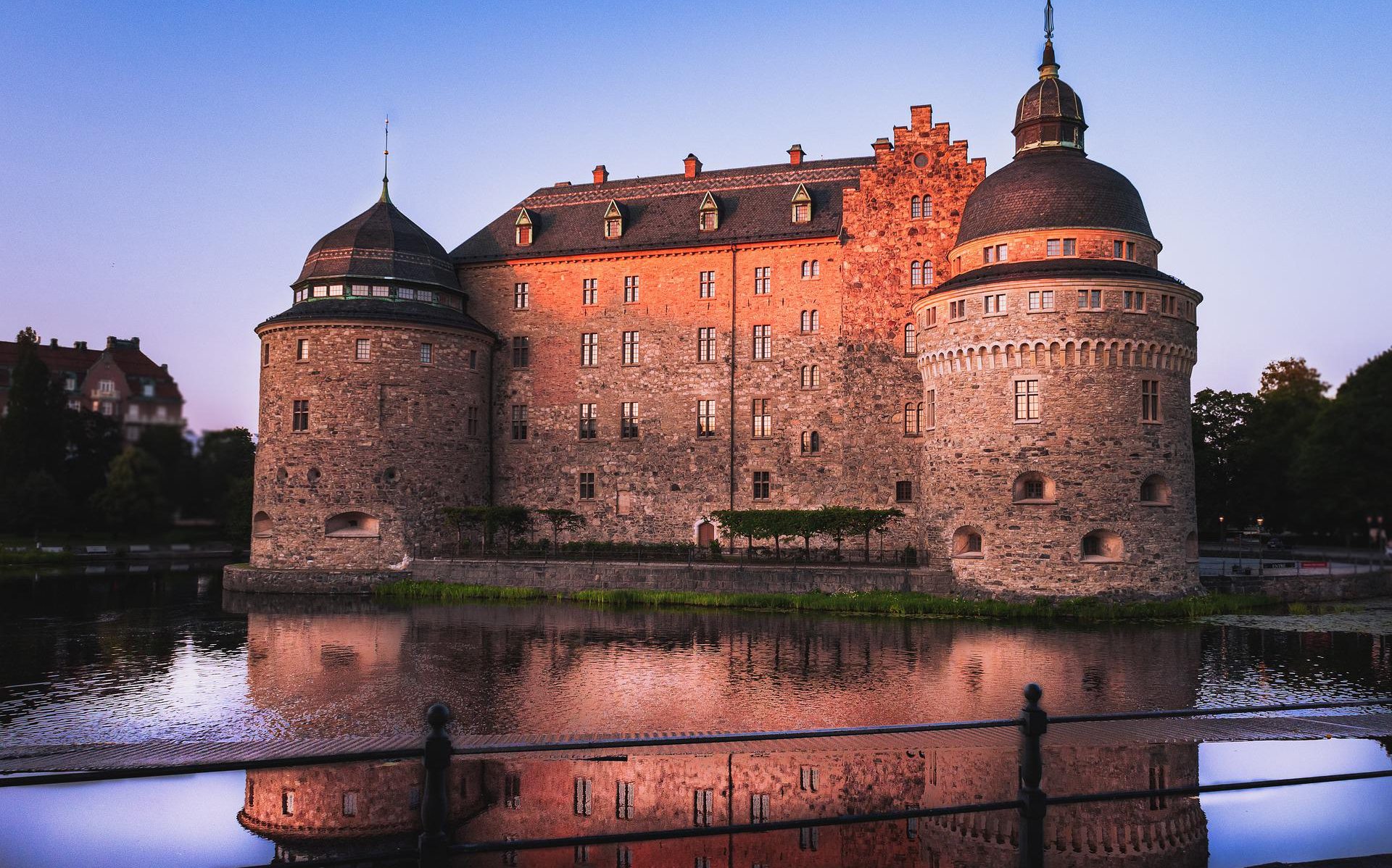 Slottet i Örebro vid vattnet
